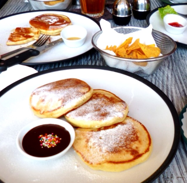 サヌール　カフェ