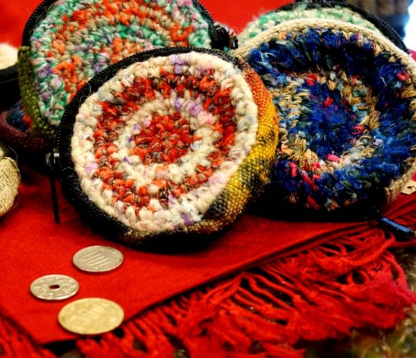 小銭入れ　ネパールウール　手編み