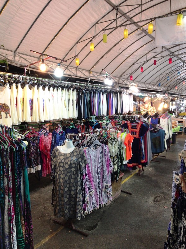 チェンマイ・ナイトマーケット チェンマイ・ナイトマーケット