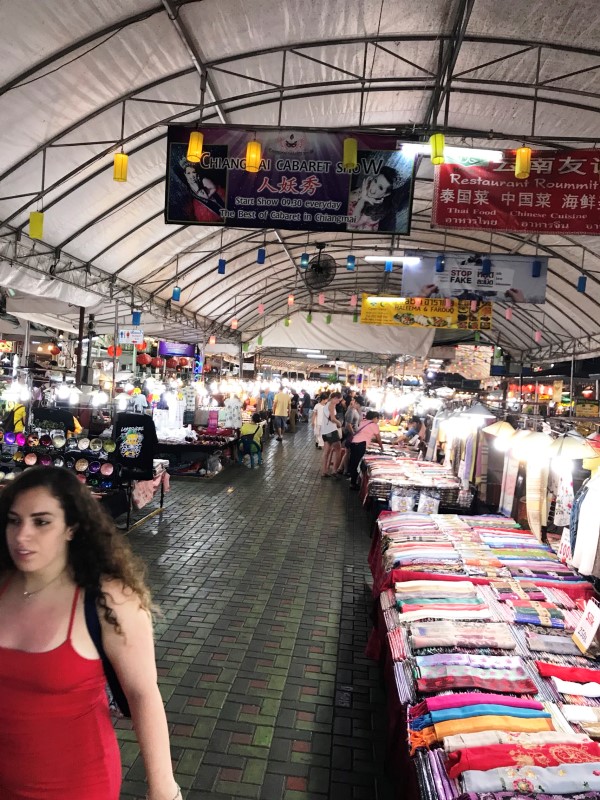 チェンマイ・ナイトマーケット チェンマイ・ナイトマーケット