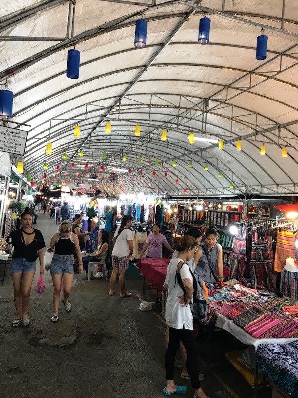 チェンマイ・ナイトマーケット チェンマイ・ナイトマーケット