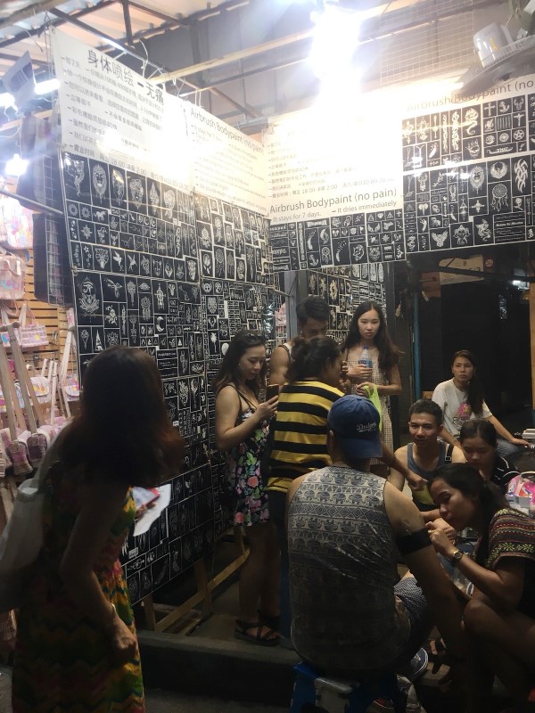 チャトチャックウィークエンドマーケット チャトチャックウィークエンドマーケット エアブラシのボディアート