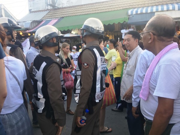 タイ 黄色 タイ 黄色