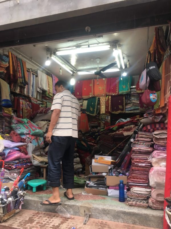 ネパール　サリー屋さん