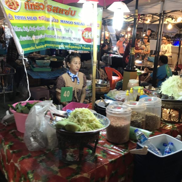 ソムタム屋さん。青パパイヤのサラダ。