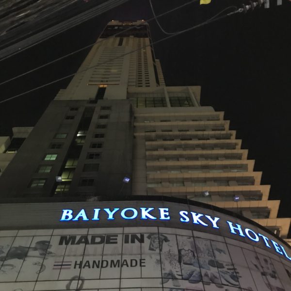 夜のバイヨークスカイ