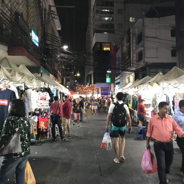 バイヨークのナイトマーケット