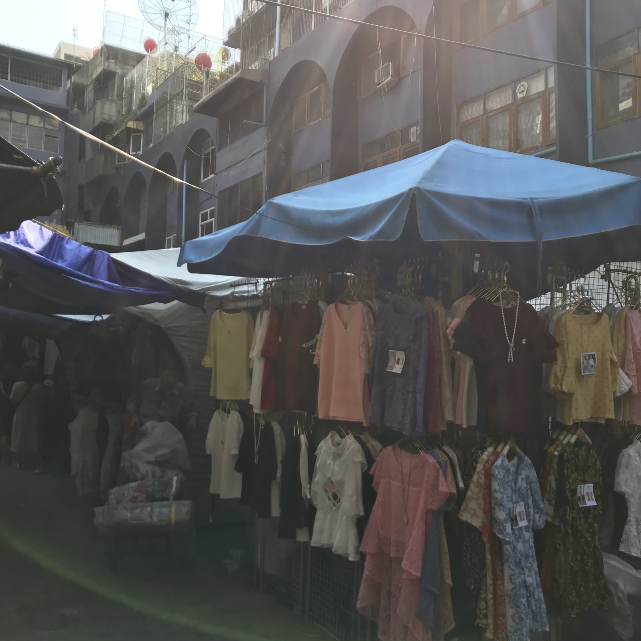 ナイトマーケットの準備中