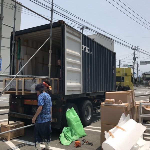 コンテナ到着／バリ島仕入れ