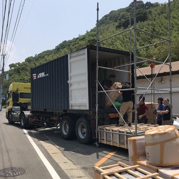 コンテナ到着／バリ島仕入れ
