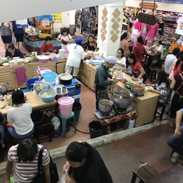 ワロロット市場