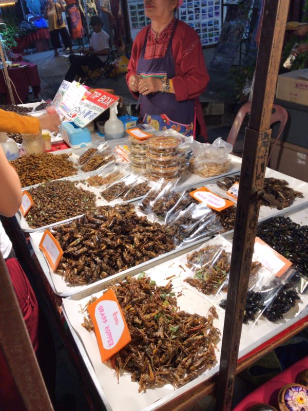 チェンマイ　サンデーマーケット