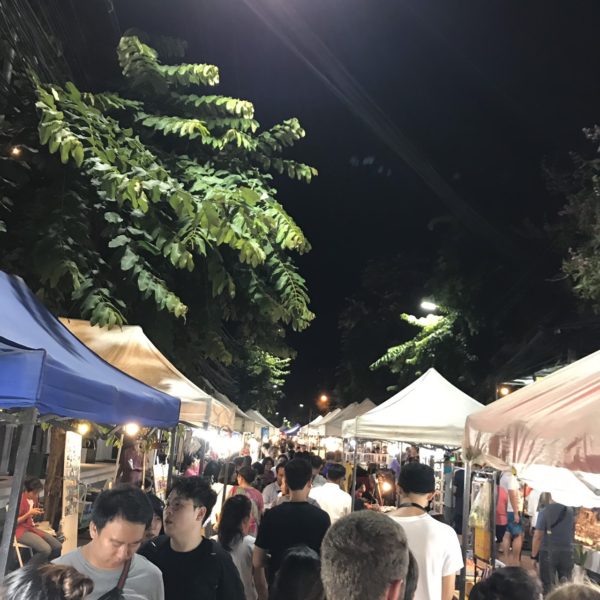 チェンマイ　サンデーマーケット