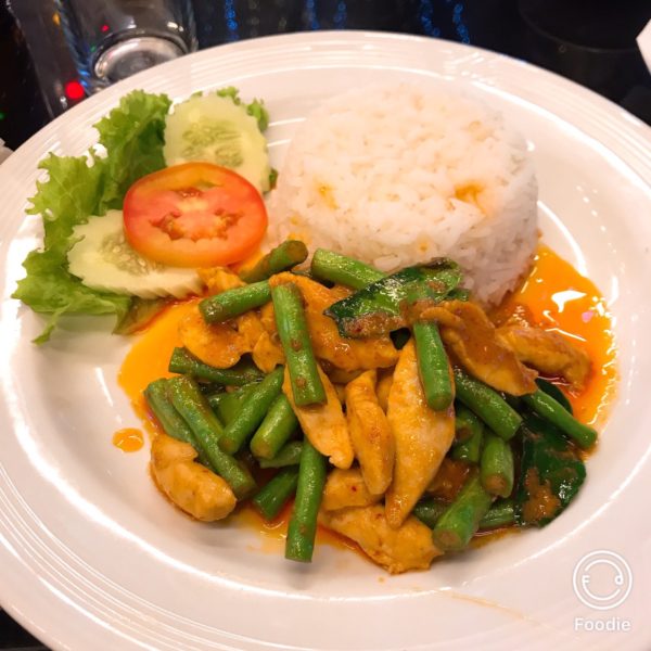 豚肉とインゲンのレッドカレー炒め