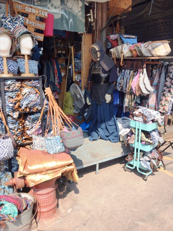 チャトチャック・ウィークエンド・マーケット