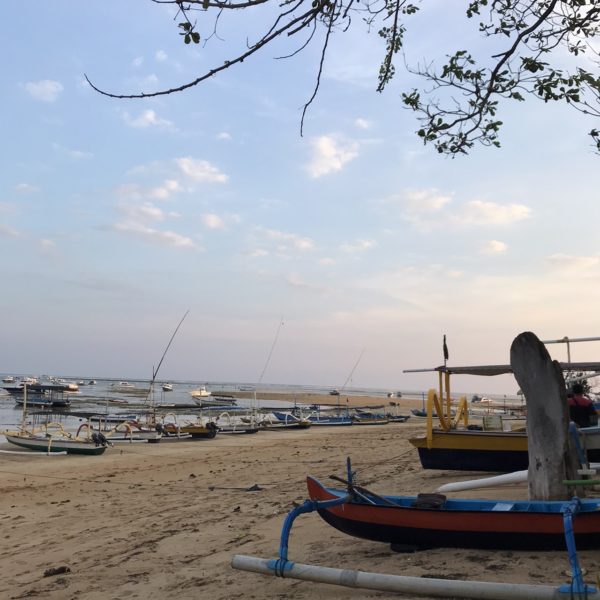 サヌールビーチ