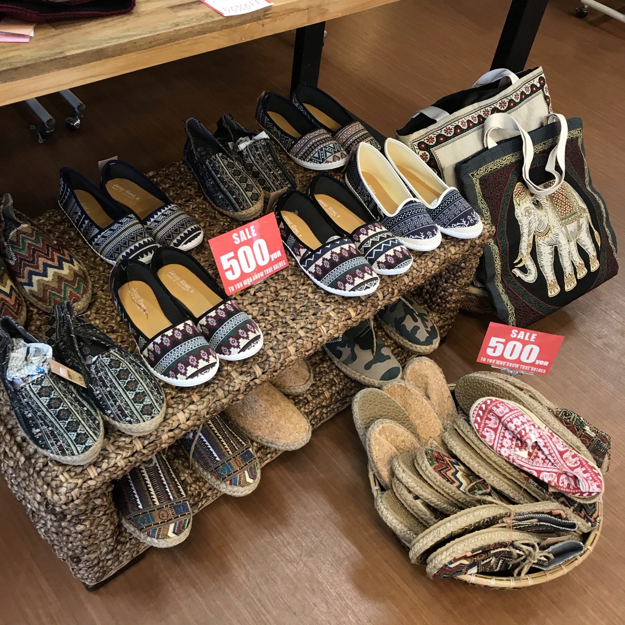 エスニックファッション，靴・サンダル