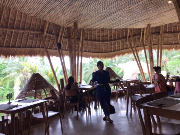 テバサリ　レストライステラス　テガララン