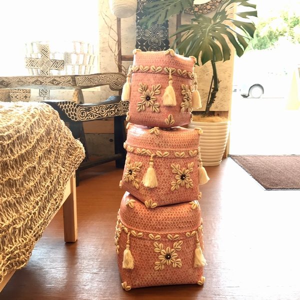 ソカシ…バリ島伝統のお供えを入れる蓋つきかご | アジアンライフ