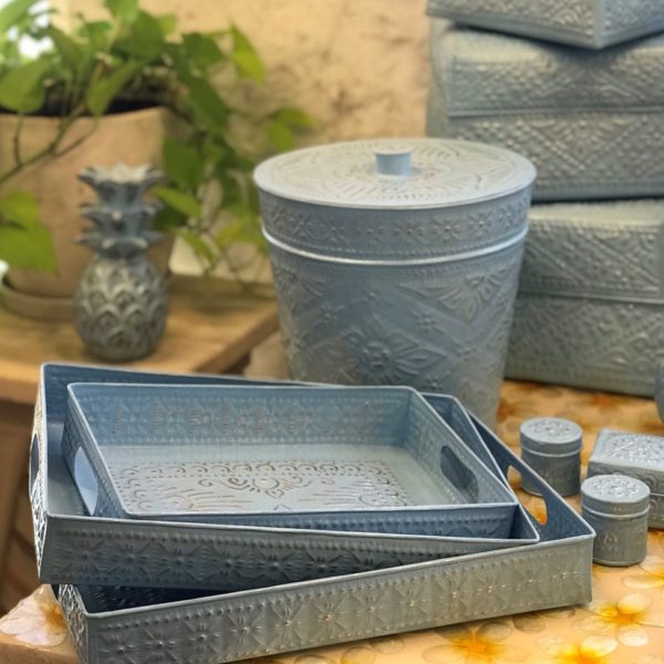 アルミのトレイ