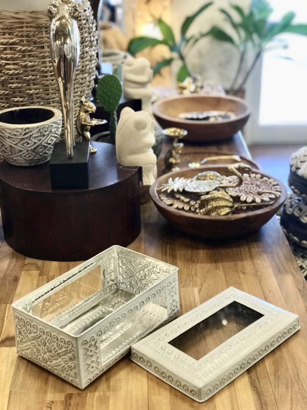 アルミ雑貨　見える収納　小物入れ