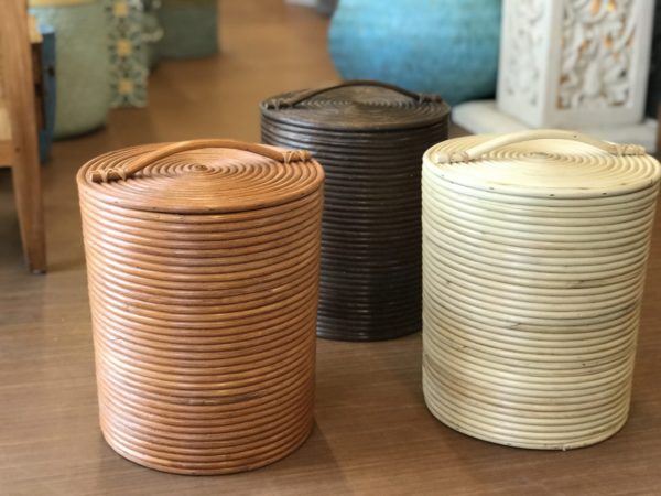 蓋つきゴミ箱／籐のゴミ箱