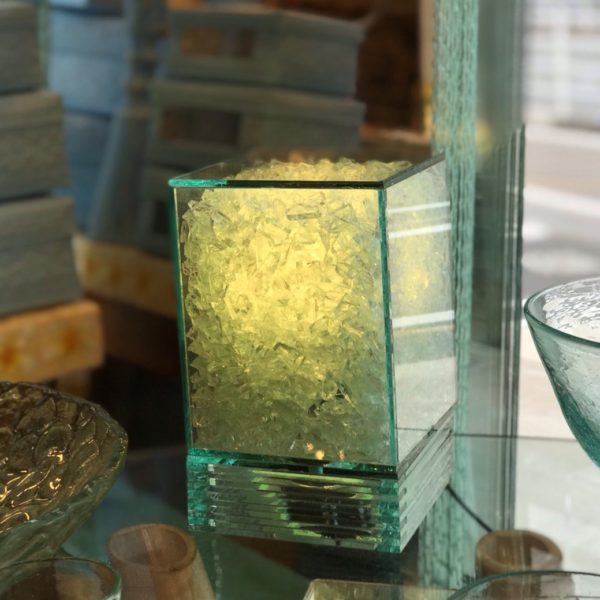 ガラスのテーブルライト