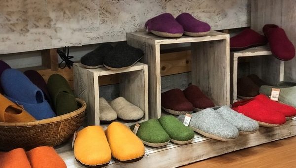 フェルトのスリッパ