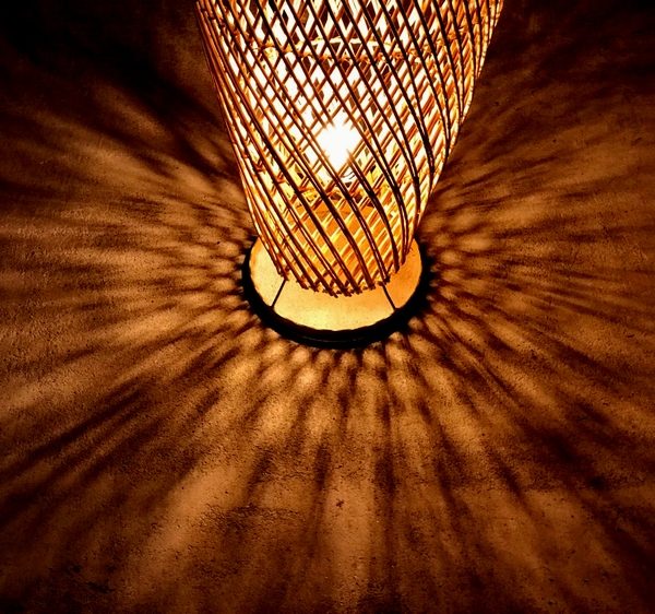 ラタンフロアライト