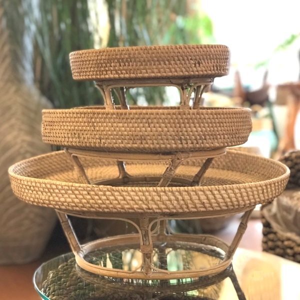 ラタン　脚付きかご