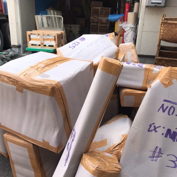 バリ島からコンテナ到着