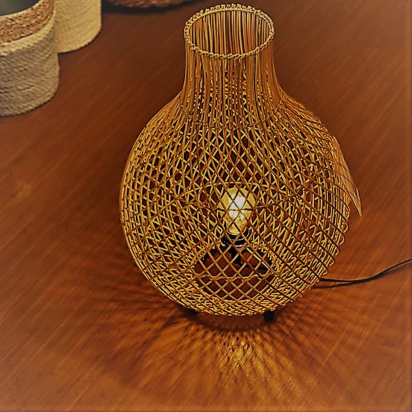 ラタンのフロアライト