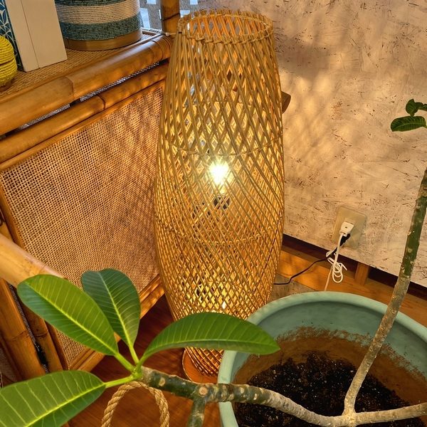 ラタンのフロアライト