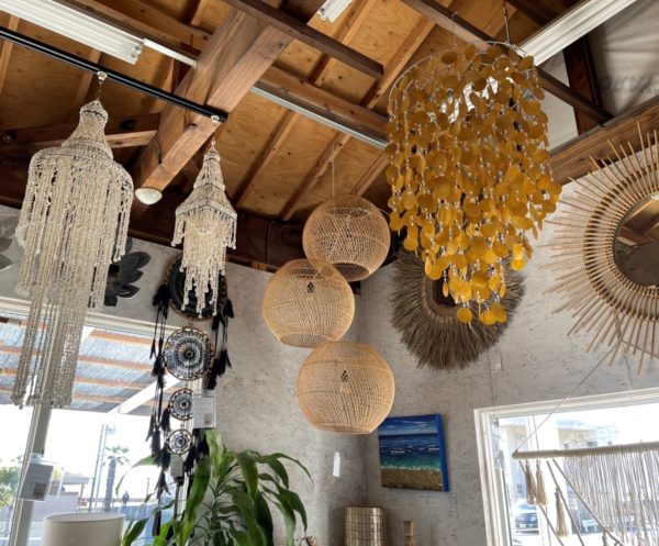 アジアンランプ／シェルのシャンデリア