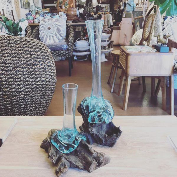 ガラスのフラワーベース