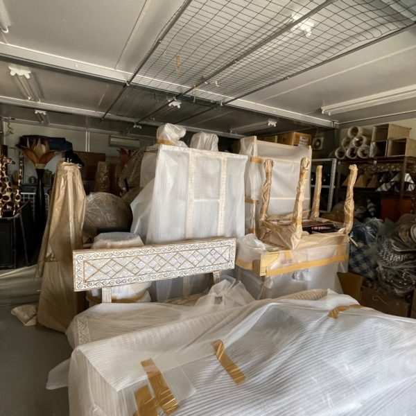 バリ島からコンテナ到着