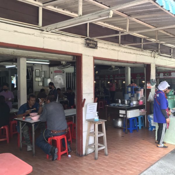 カオソーイ　チェンマイ名物　カレーラーメン