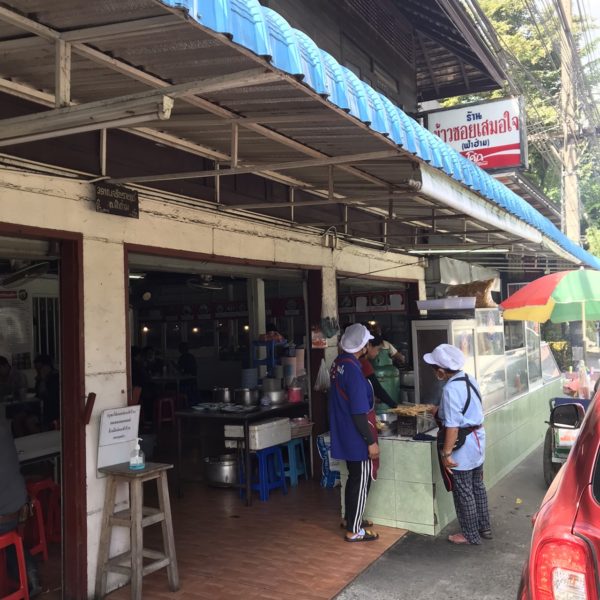 カオソーイ　チェンマイ名物　カレーラーメン