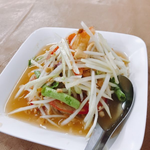 ソムタム　青パパイヤのサラダ　チェンマイ