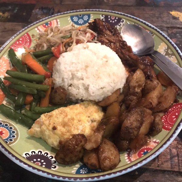 バリ島ローカルフードを格安で食べられるワルン（食堂）『Varuna Warung』