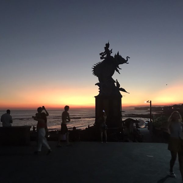 ガジャ ミナの像
