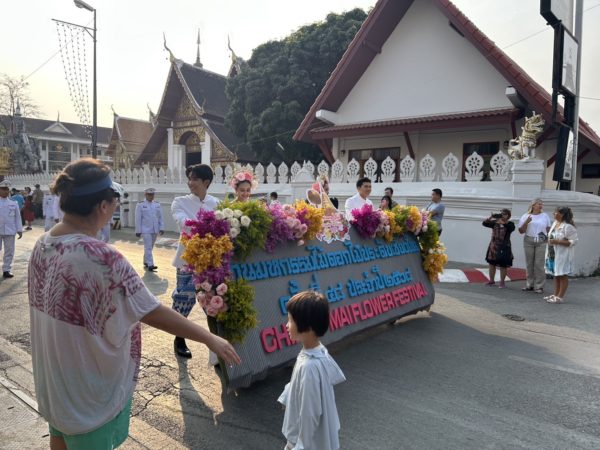 チェンマイフラワーフェスティバル　パレード