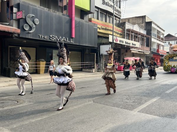 チェンマイフラワーフェスティバル　パレード