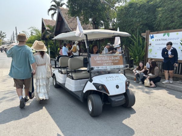 ジンジャイマーケット　トゥクトゥク