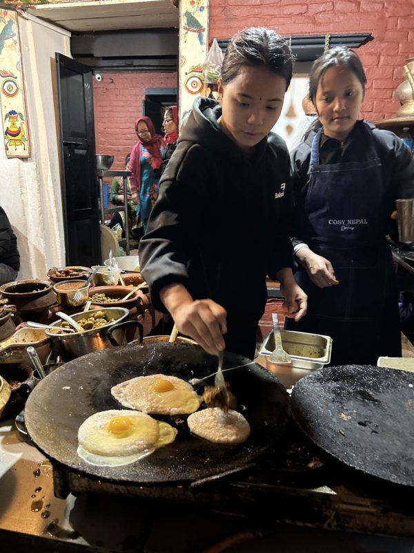 ネパール 昼食 ダルバート