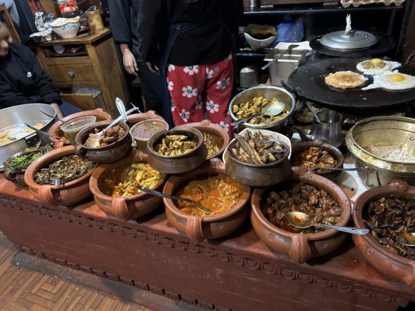 ネパール 昼食 ダルバート