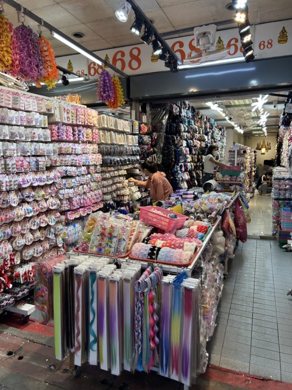 卸市場のヤワラート