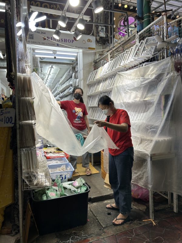 卸市場ヤワラート通り