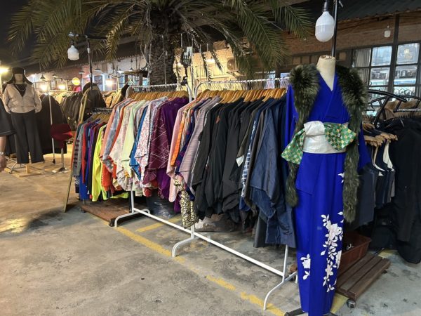 シーナカリン鉄道市場