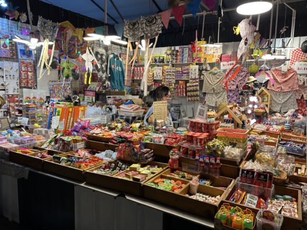 シーナカリン鉄道市場